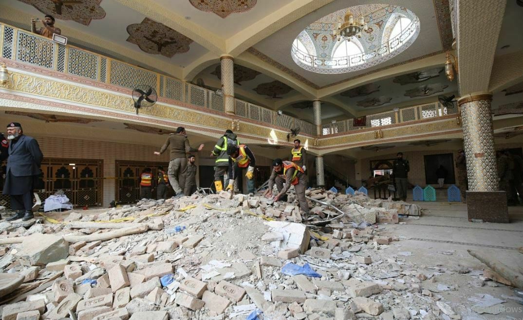 Aumenta cifra de muertos por atentado en mezquita de Pakistán