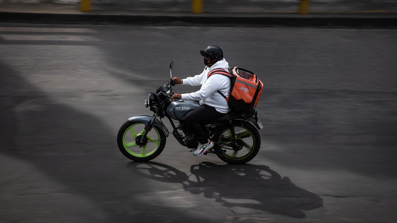 Brindarán educación vial a repartidores de comida en Cancún