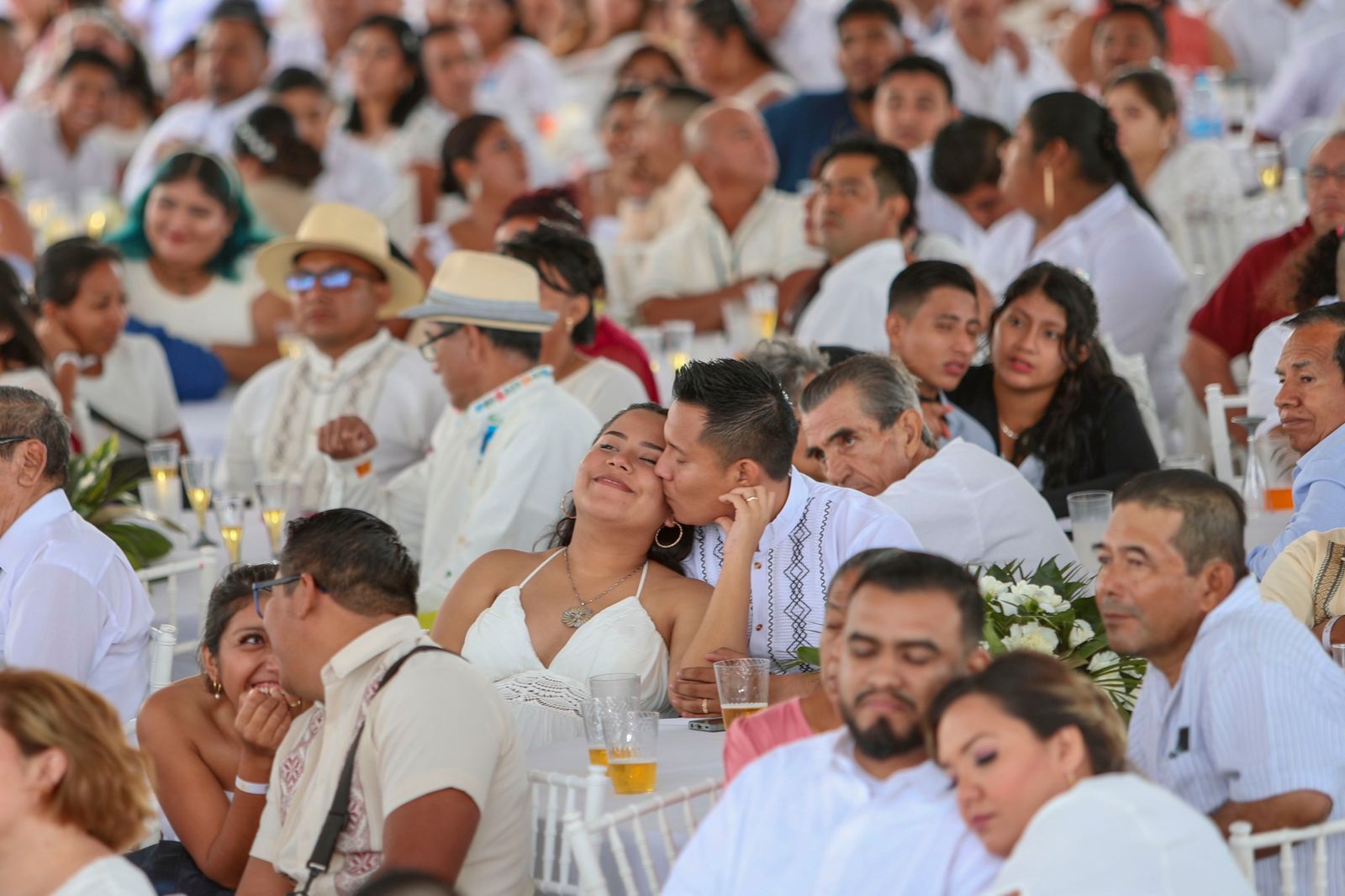 Mara Lezama atestiguó la unión de 402 parejas en Playa Marlín