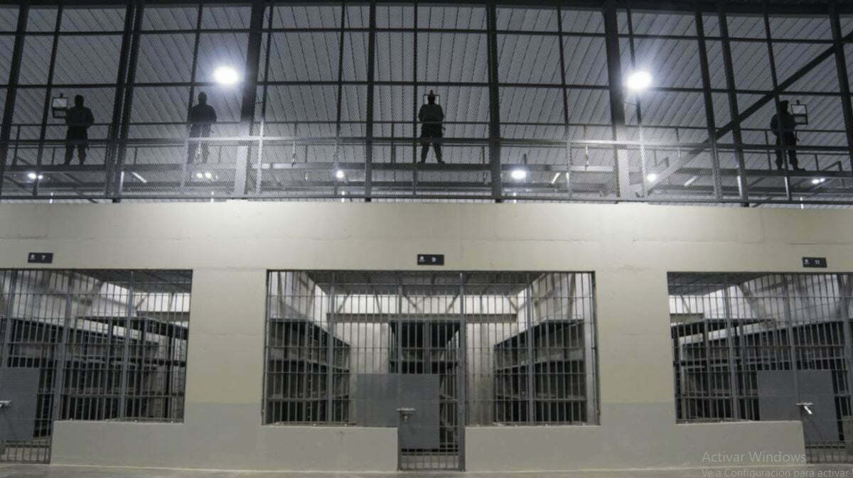 Bukelele inaugura cárcel, es la más grande en Latinoamérica