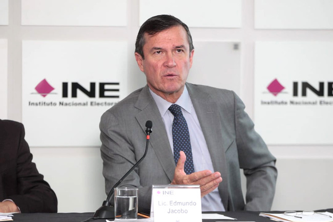 INE restituye a Edmundo Jacobo como secretario ejecutivo