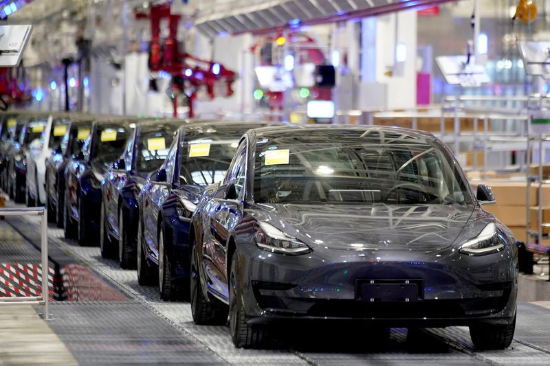 Salarios podrían elevarse en Nuevo Léon tras llegada de Tesla