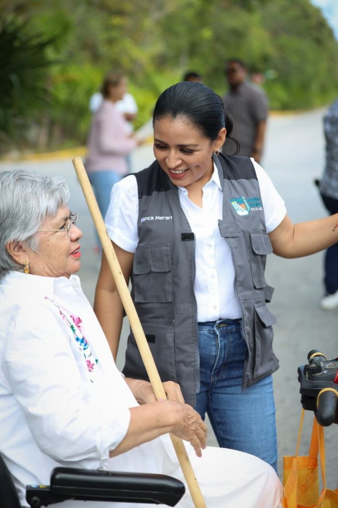 Blanca Merari llevan jornada de limpieza y combate a la generación de mosquitos al fraccionamiento Villas la Playa