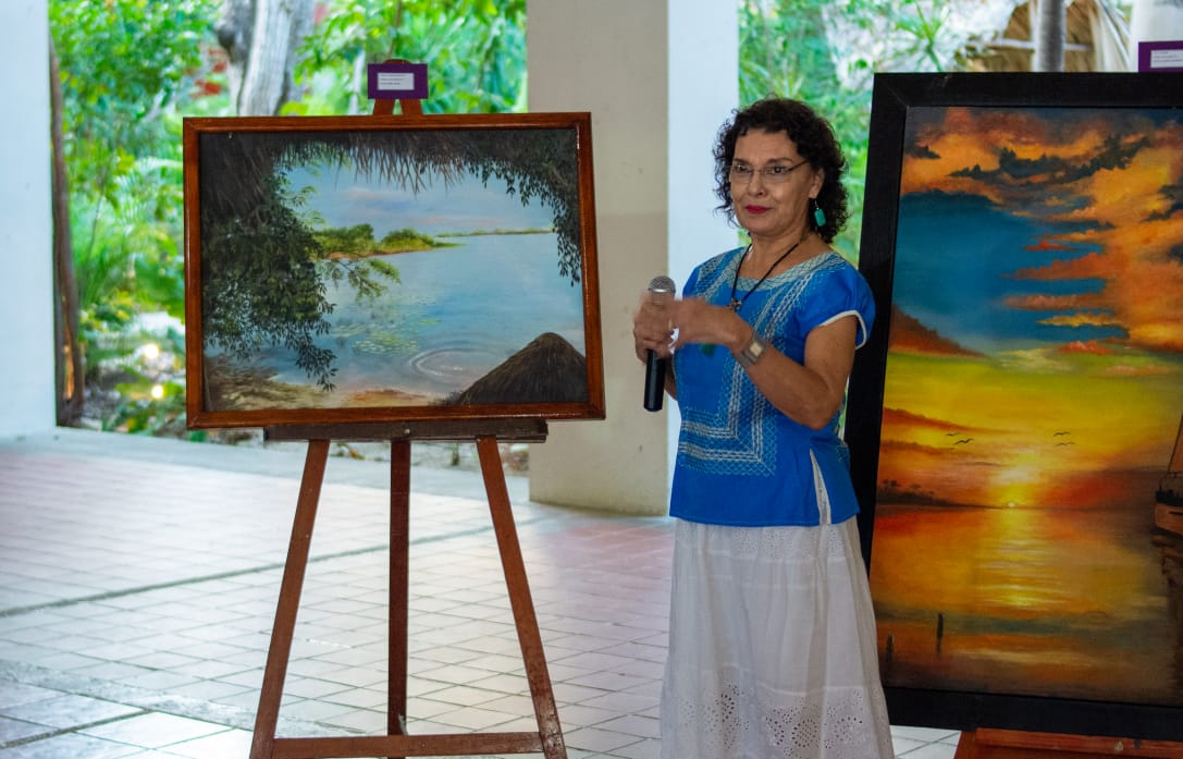 Inauguran exposición pictórica “Mujeres en las artes plásticas”
