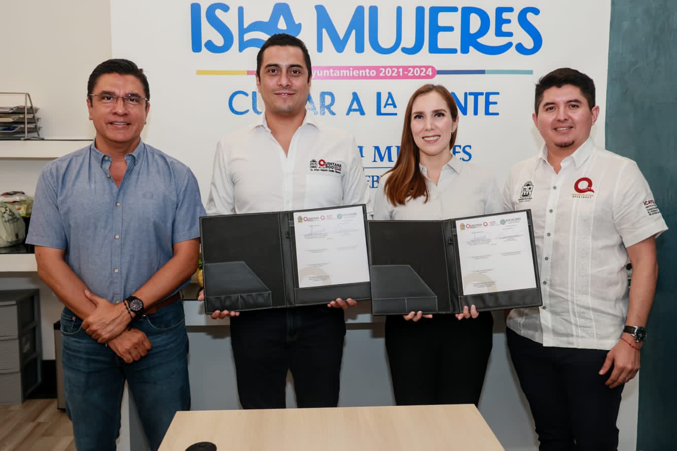 Firma de convenio entre el Icatqroo y el municipio de Isla Mujeres
