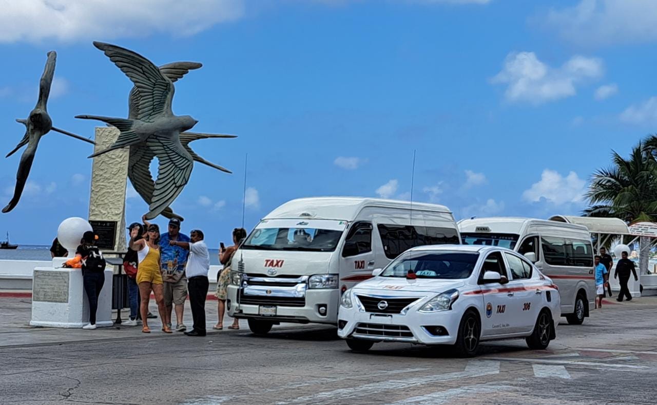 Solicitan taxistas de Cozumel alza a tarifas