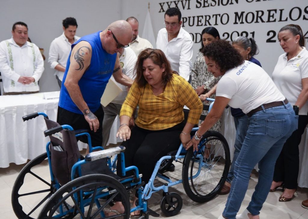 Puerto Morelos recibe sillas de ruedas y bastones de Club Rotario, una gran labor a favor de los portomorelenses. 