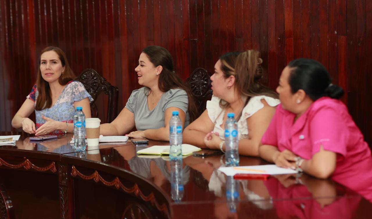 Atenea Gómez mejorala infraestructura educativa en la primaria “Julio Sauri Espinosa”