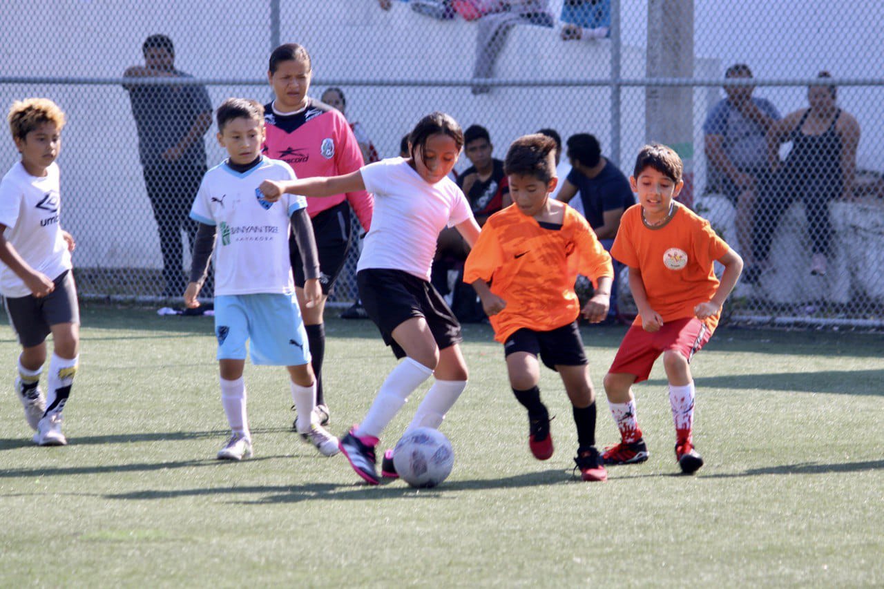 Ponen en marcha la Liga de Fútbol Gat 7 en Puerto Morelos