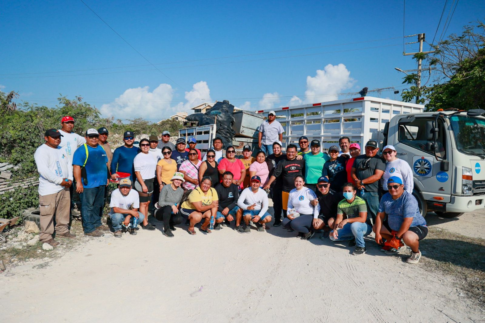 Atenea Gómez promueve la limpieza y orden en la isla a través del “Limpiatón”