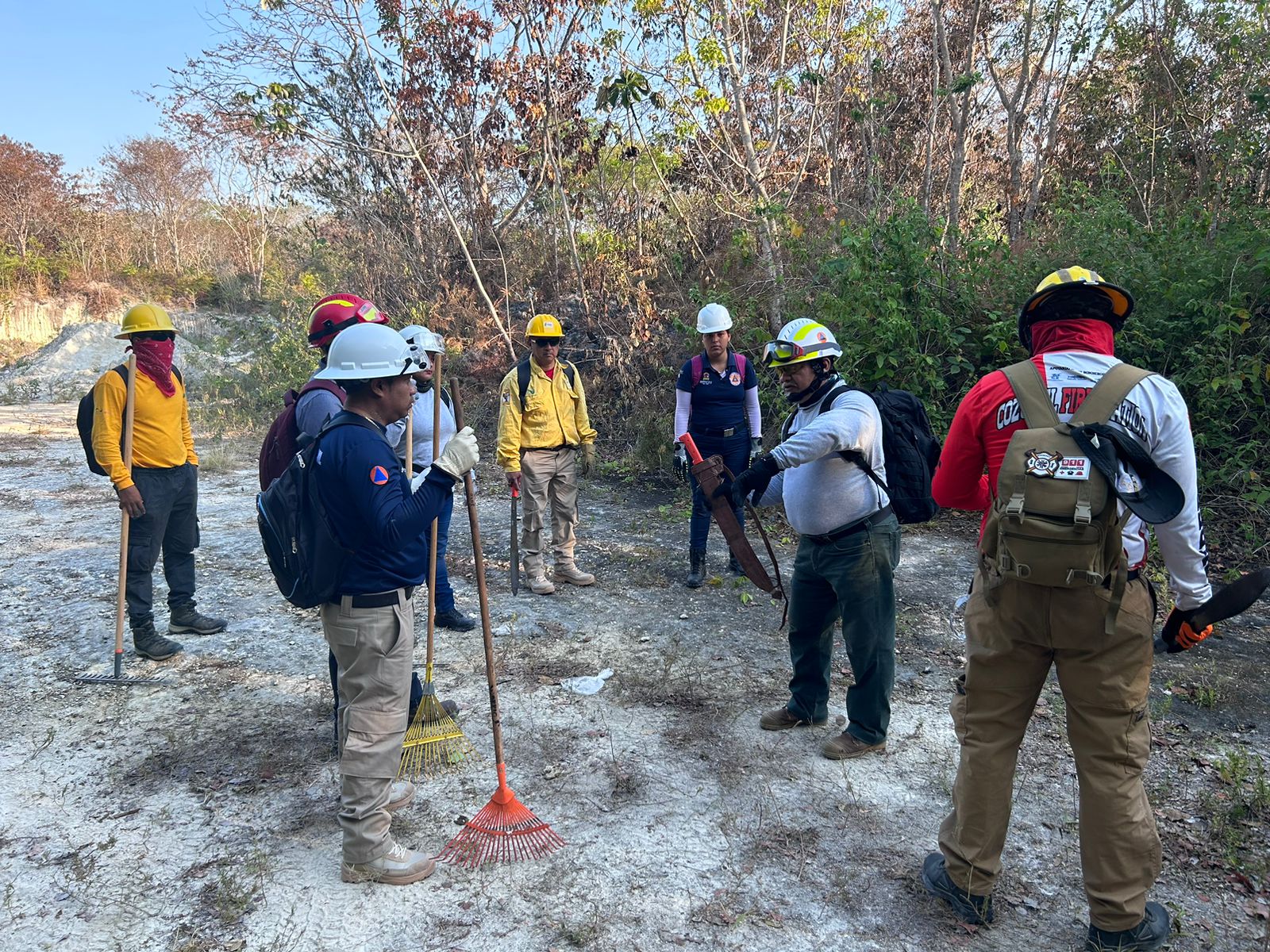 Capacitan a combatientes de incendios forestales en Quintana Roo