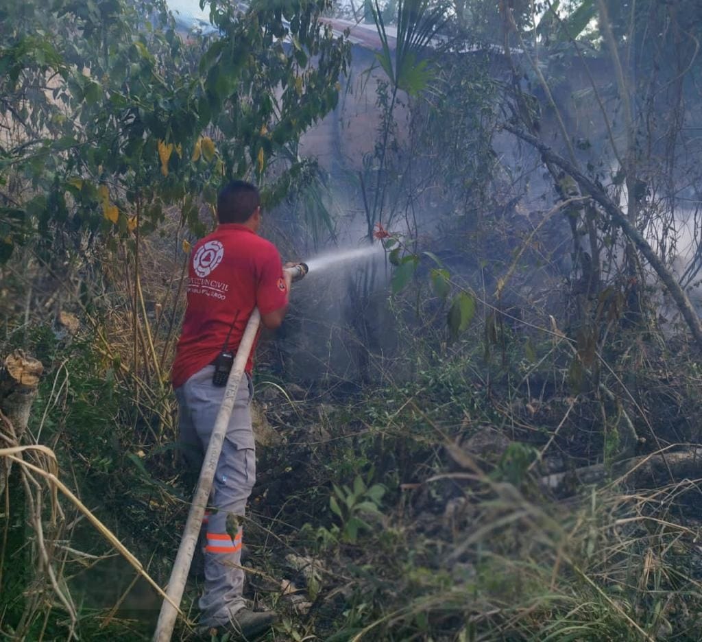 Atiende Protección Civil incendios, por carecer bomberos de unidades en Felipe Carrillo Puerto