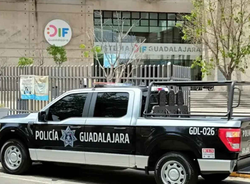 Madre con cáncer terminal abandona a sus dos hijos en el DIF de Guadalajara