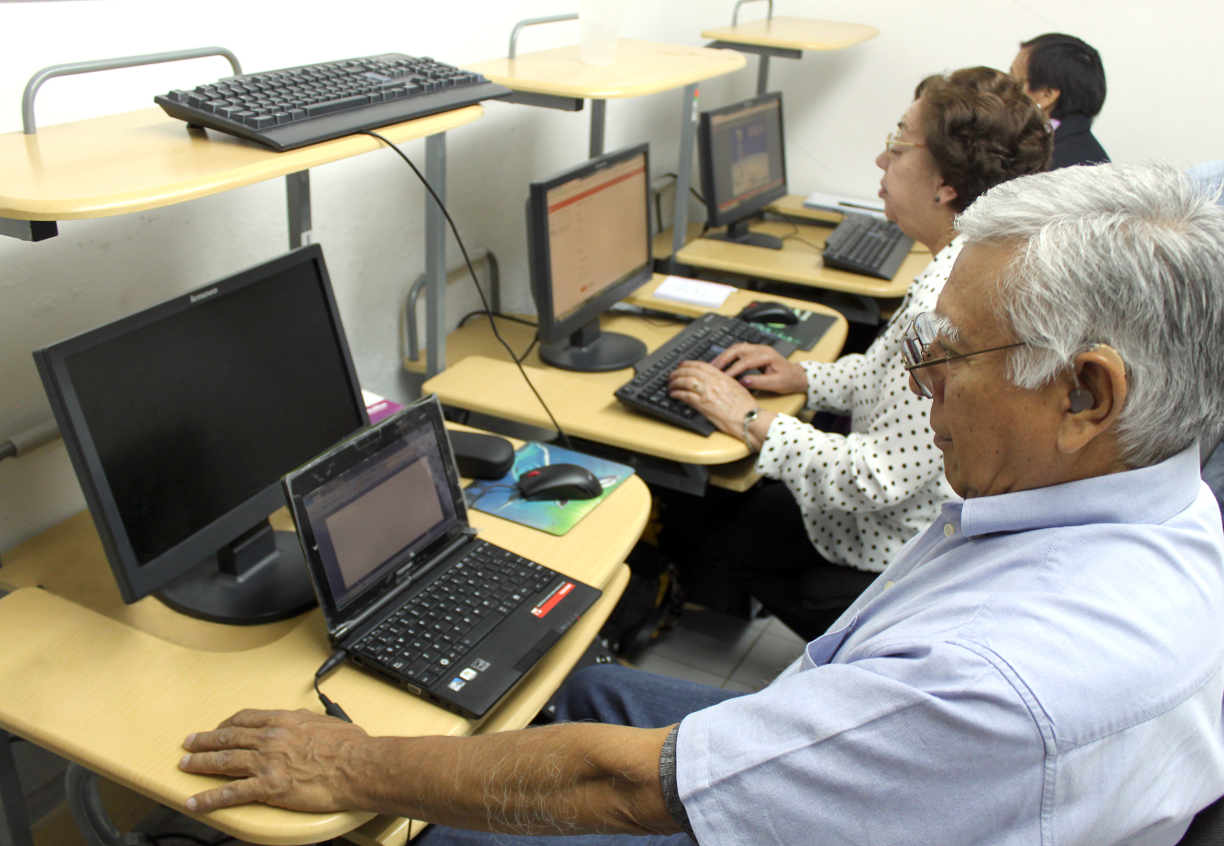 Beneficia déficit de personal a adultos mayores y personas con discapacidad, en Playa del Carmen