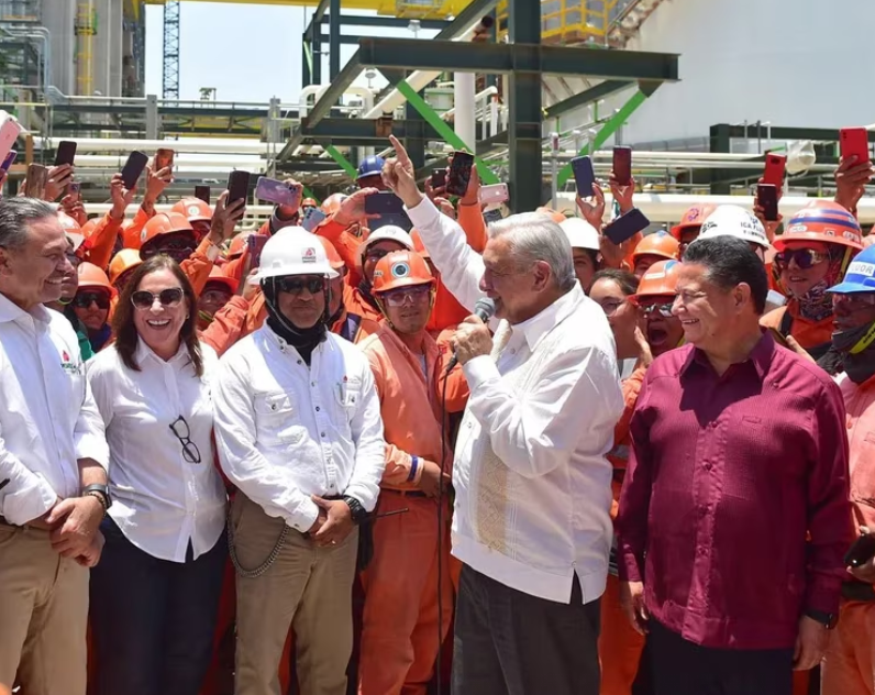 AMLO visitó obra de refinería en Tula, Hidalgo