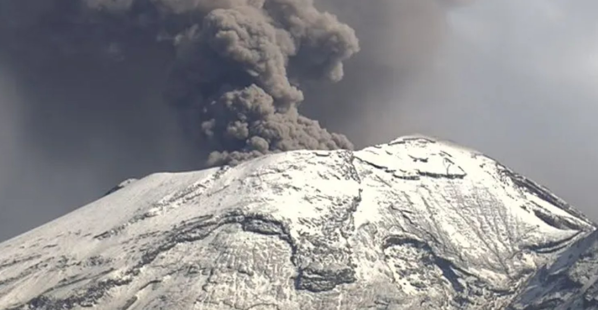 Cancelan operaciones el AICM por ceniza volcánica del Popocatépetl