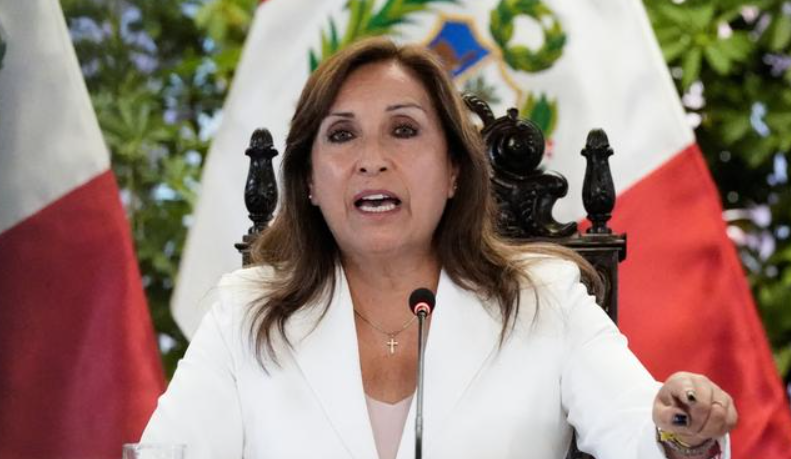 Presidenta de Perú llama “ignorante” a AMLO