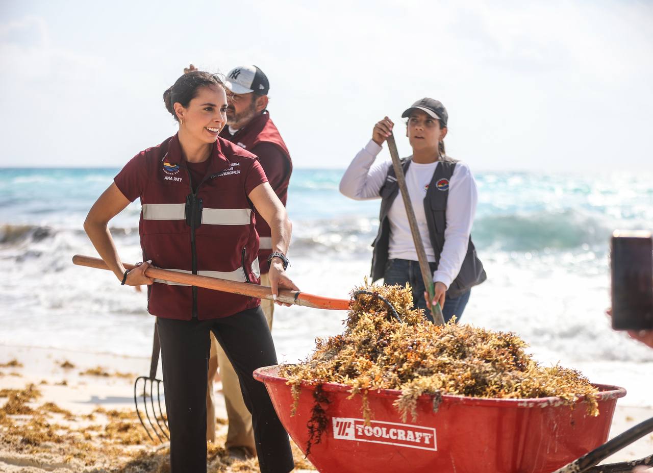 Destaca Ana Paty Peralta, limpieza de playas en Cancún