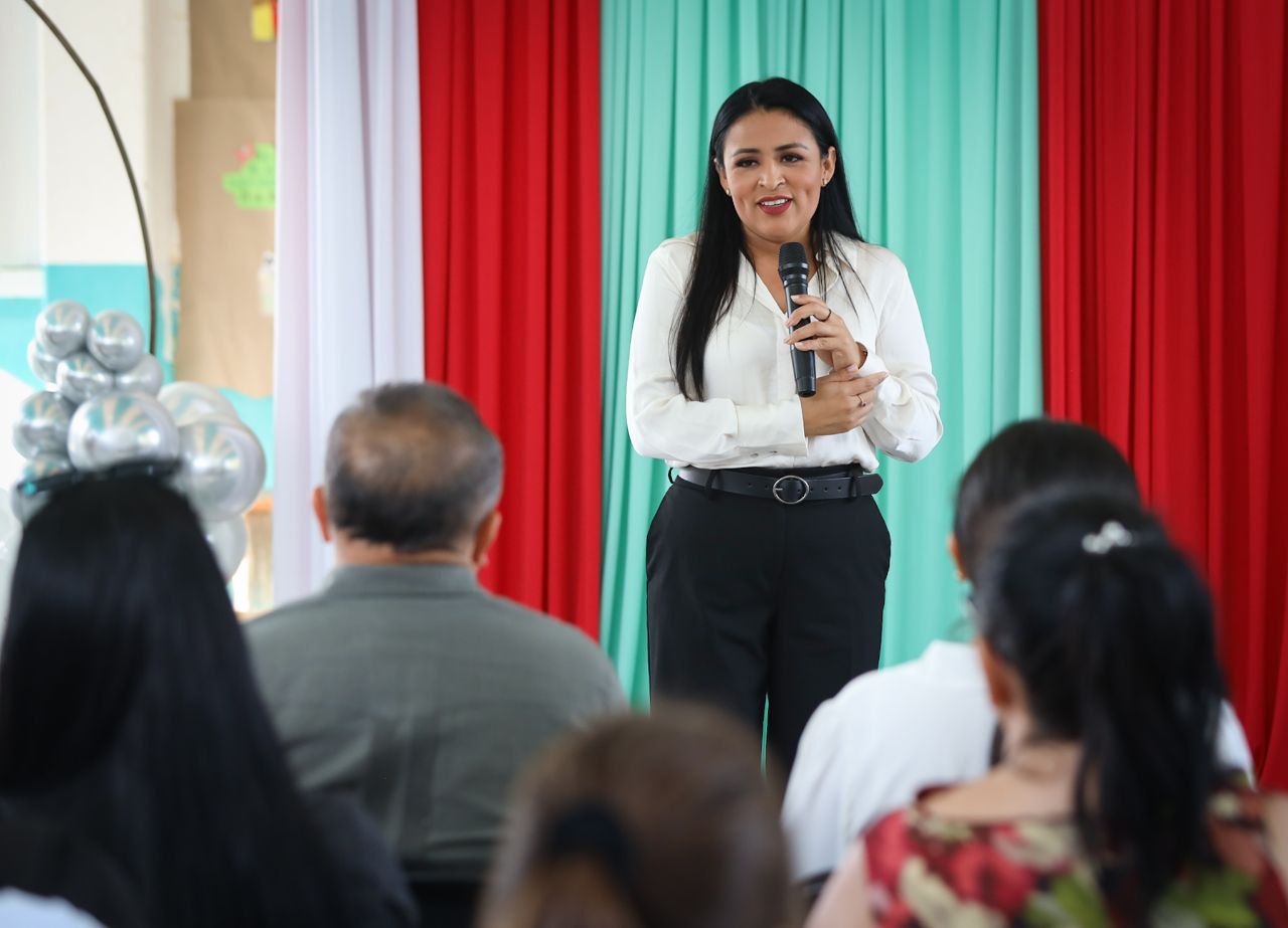 Blanca Merari inaugura proyectos de emprendimientos de estudiantes en Puerto Morelos