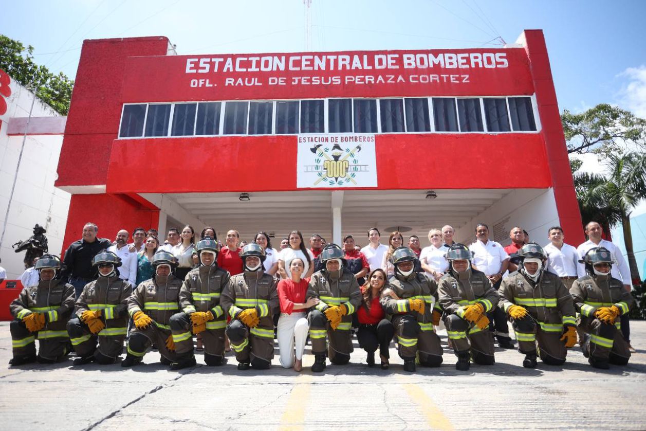 Reconoce Ana Paty Peralta a bomberos por su destacada labor