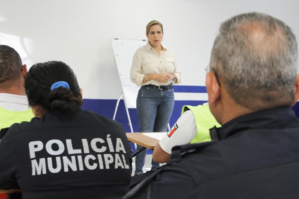 Lili Campos capacita en ética a elementos policiales de Solidaridad