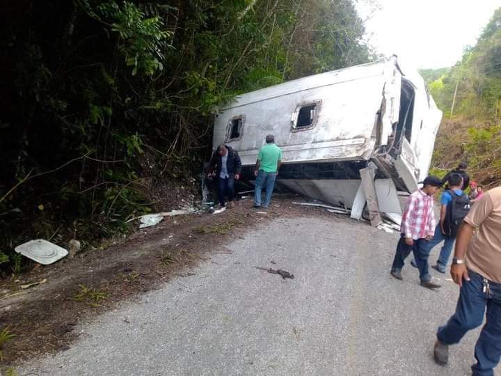 Transporte escolar sufre accidente en Chetumal