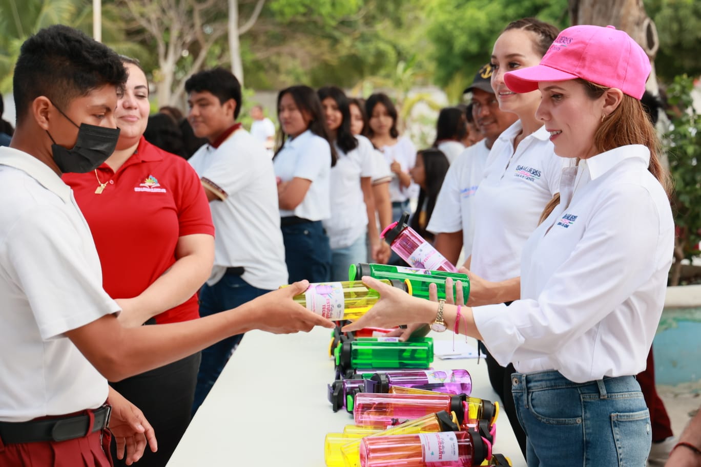 Atenea Gómez fomenta los buenos valores en el Día del Estudiante Técnico