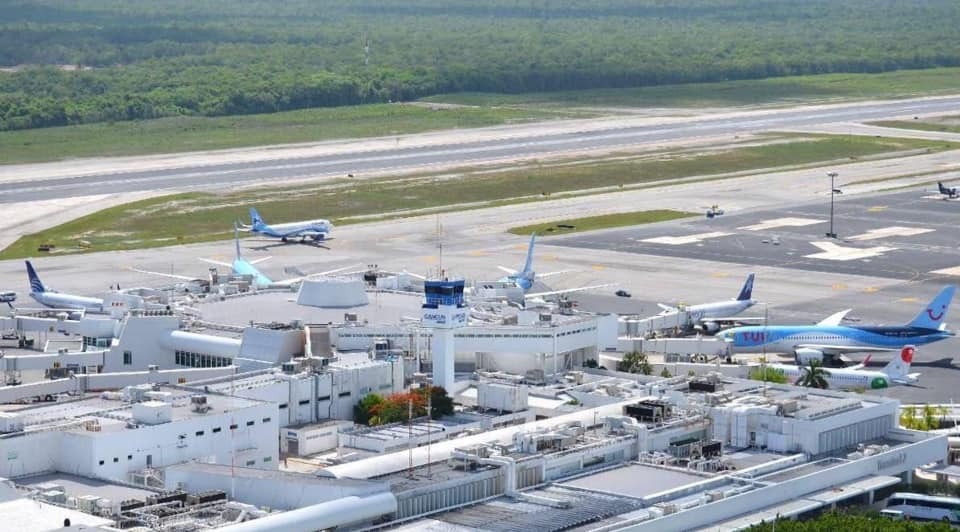Cancelan vuelos en Cancún por presencia de ceniza volcánica