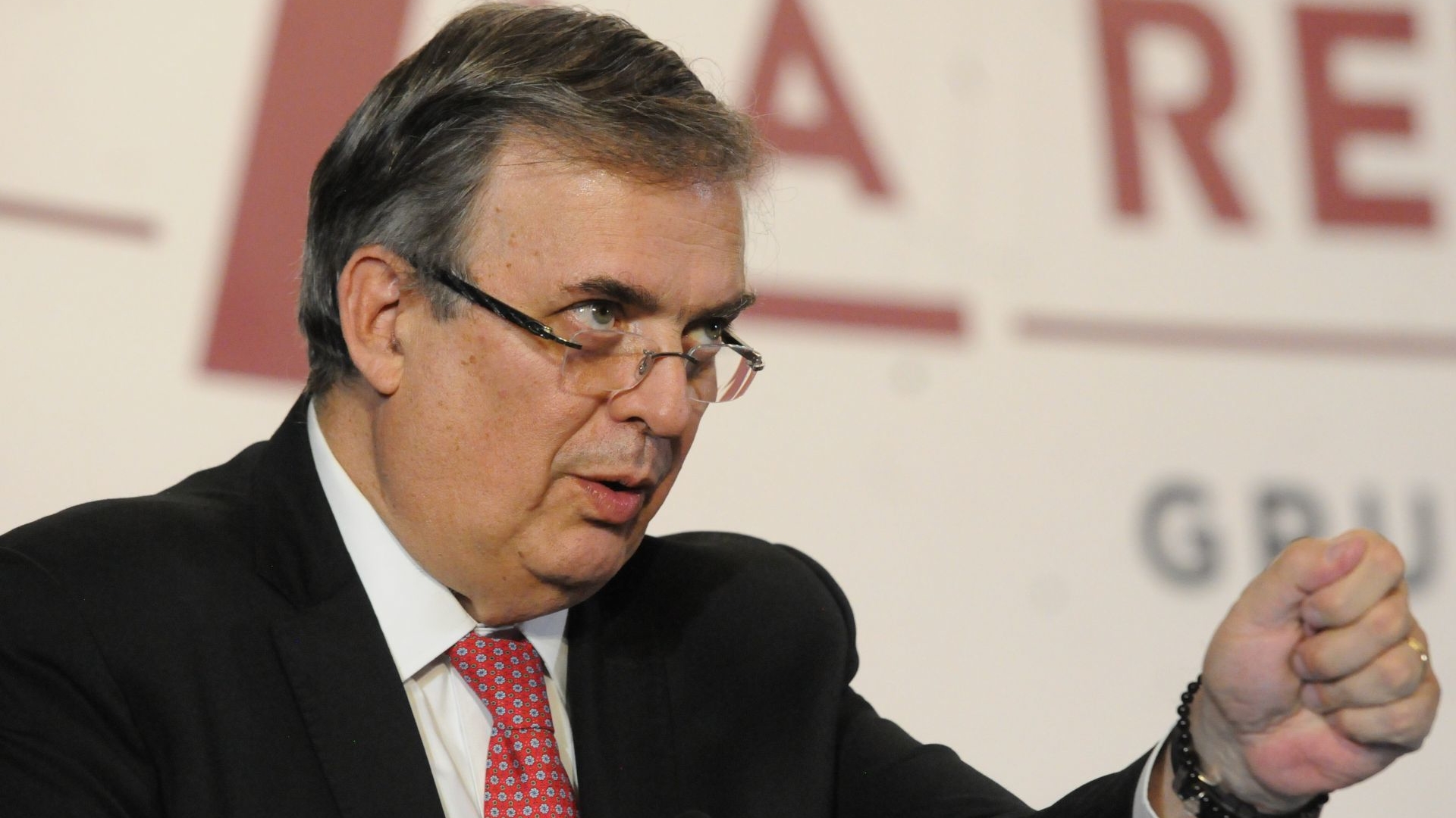 Ebrard renuncia a la SRE; va por candidatura de Morena