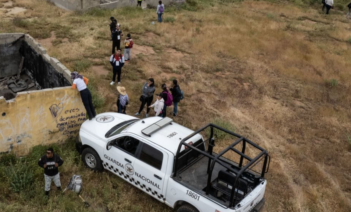 Encuentran en Jalisco 27 bolsas con restos humanos en una fosa