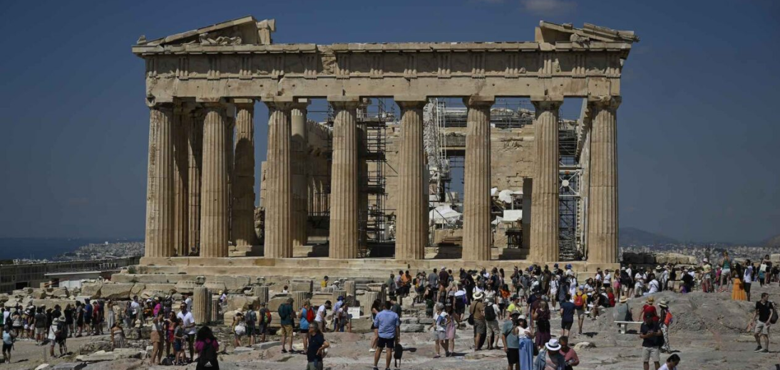 La Acrópolis de Atenas está en peligro por el turismo excesivo