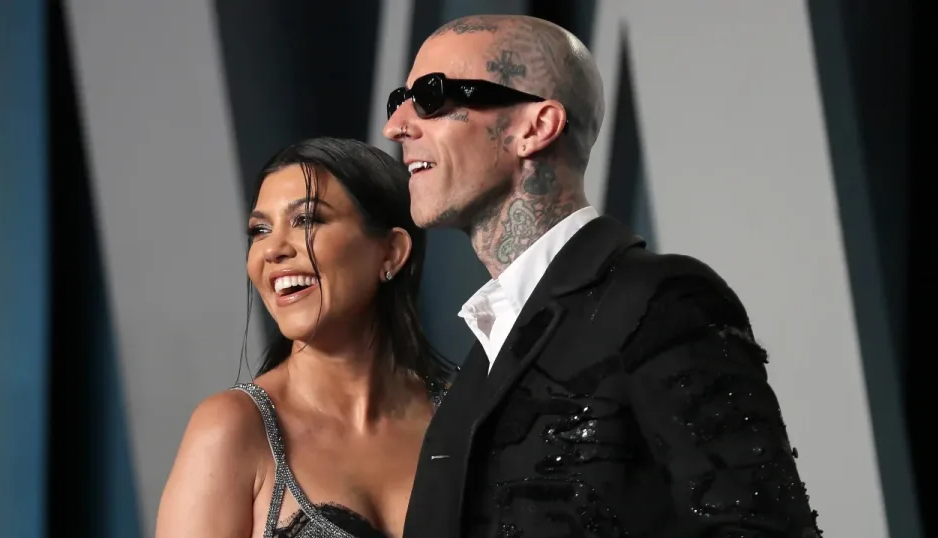 Kourtney Kardashian y Travis Barker revelan el sexo de su bebé