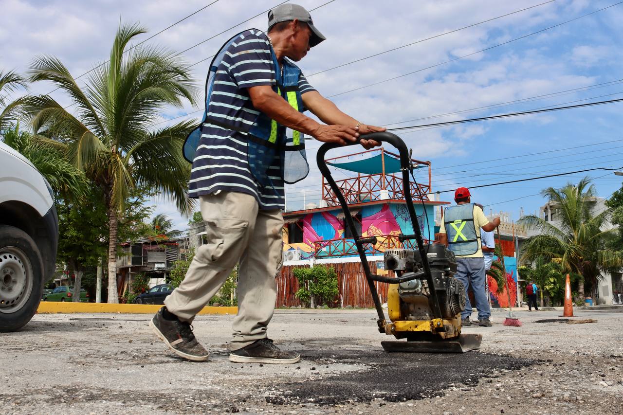 Puerto Morelos, pionero en Quintana Roo en bacheo en frío para reparar vialidades