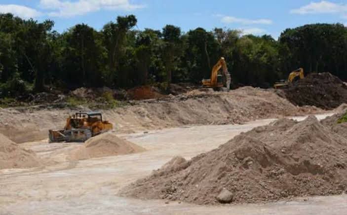 Clausuran 10 bancos de material pétreo que operaban sin permiso en Quintana Roo