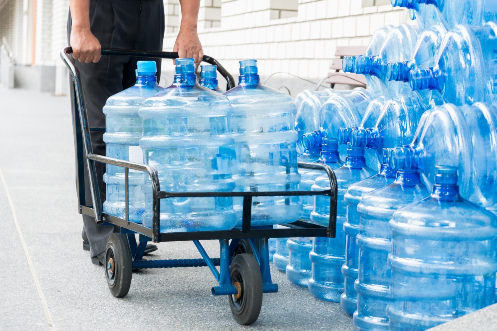 Escasez de garrafones de agua y hielo en México