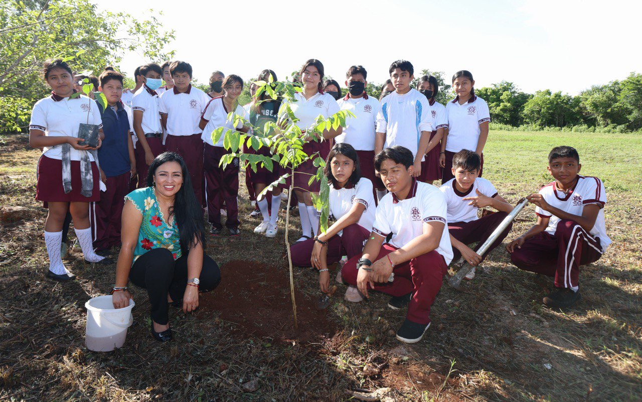 Encabeza Blanca Merari Jornada de Reforestación en la secundaria “Francisco Zarco”