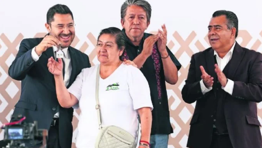 Entrega gobierno de la CDMX unidad habitacional en Iztapalapa