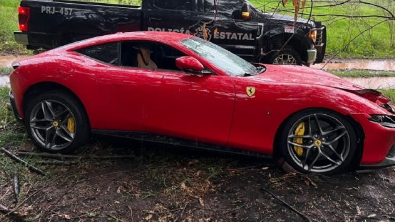 Un Ferrari Roma robado en Aguascalientes apareció en una brecha de Jalisco