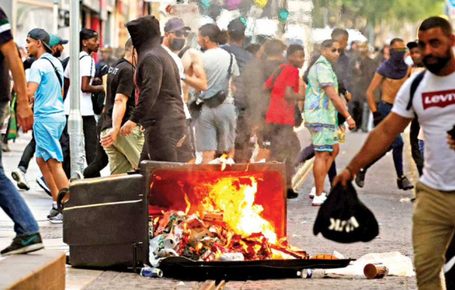 En Francia entierran a joven Nahel, víctima de abuso policial