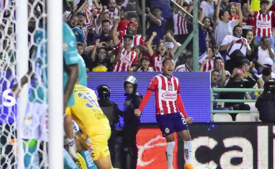 Chivas venció a León con gol de Yael Padilla