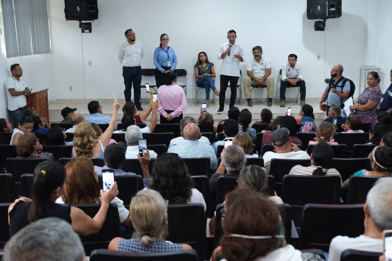 Realiza gobierno de Ana Paty Peralta primer encuentro con comités vecinales y Aguakan