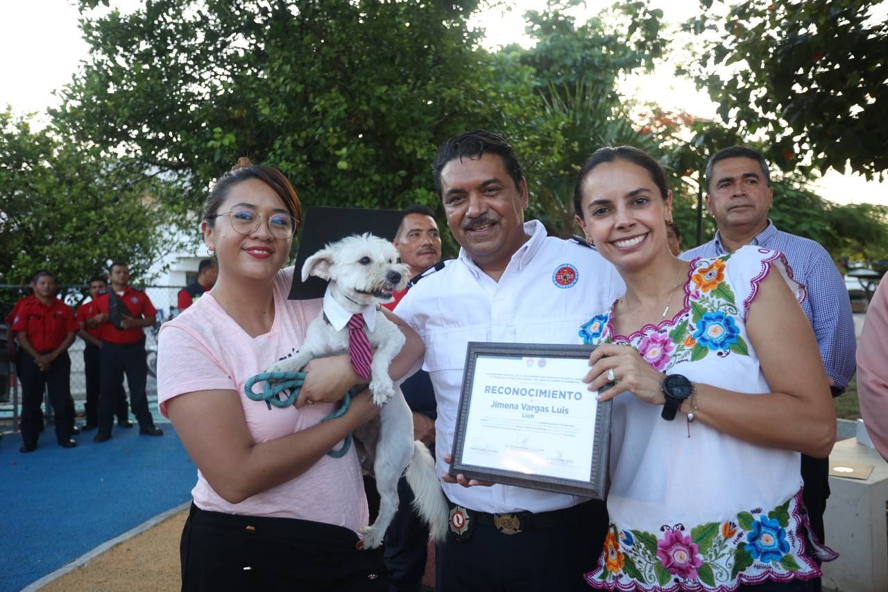 Fomenta Ana Paty Peralta buenos valores y cuidado animal con curso de obediencia básica canina
