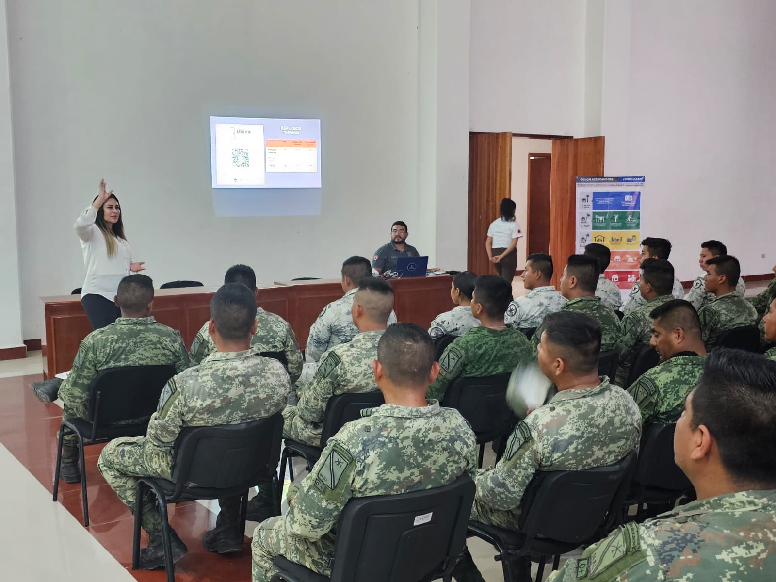 Capacitan a soldados sobre huracanes, en Tulum