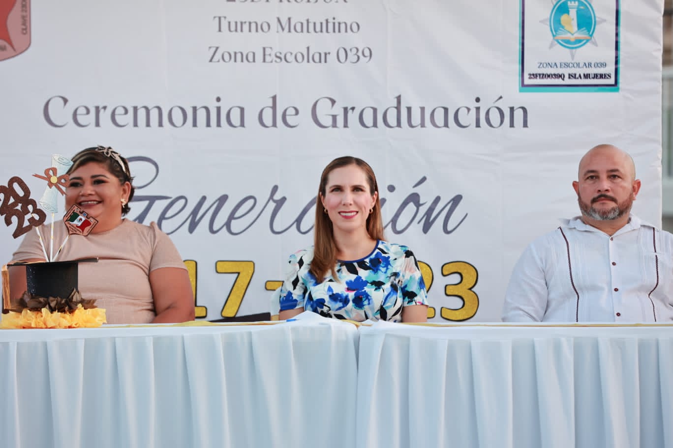 Atenea Gómez amadrina a la Generación 2017-2023 de la primaria “César Mendoza Santana” en la Zona Insular de Isla Mujeres