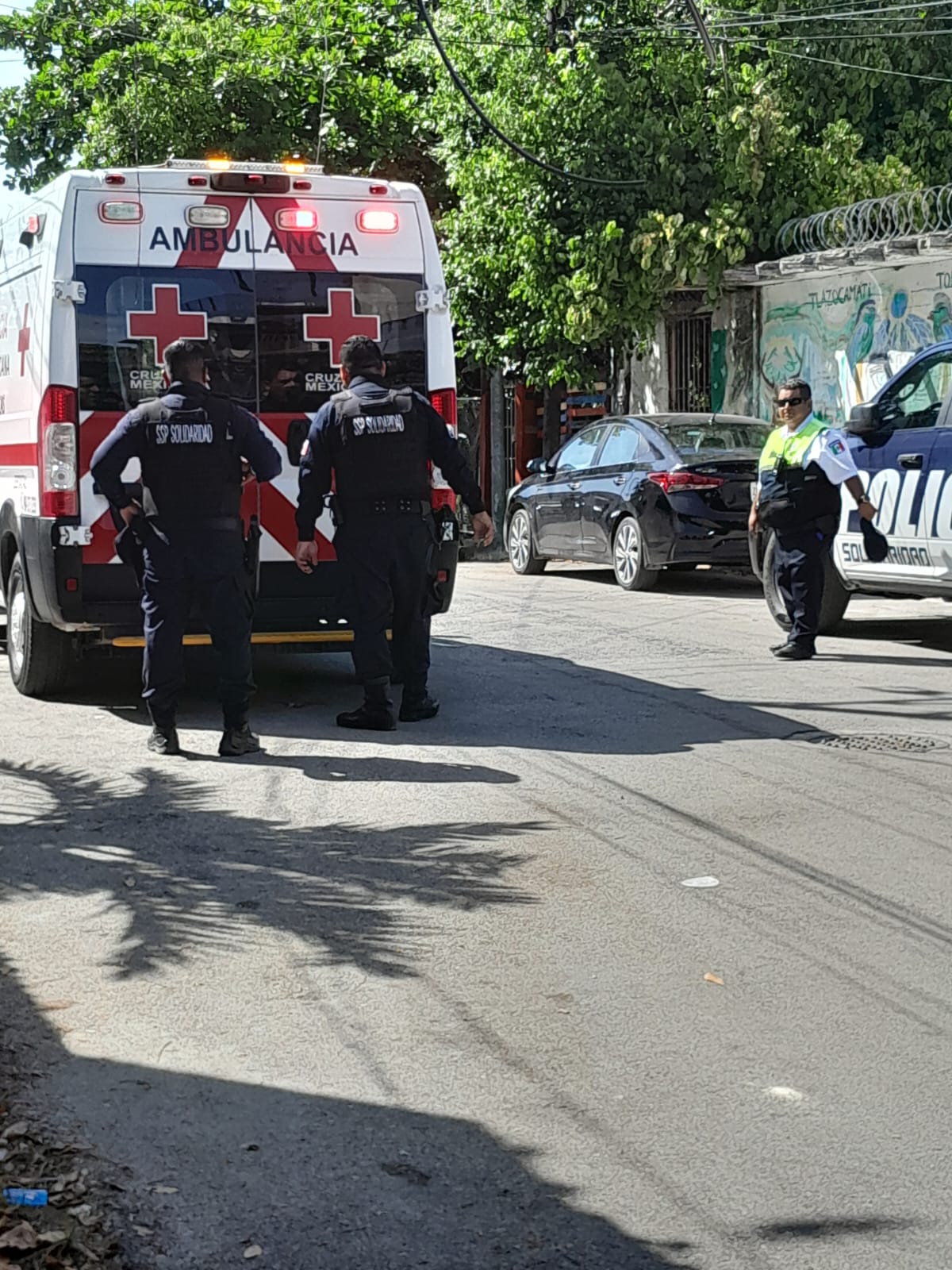 La acuchilla y se lanza de tercer piso, en Playa del Carmen