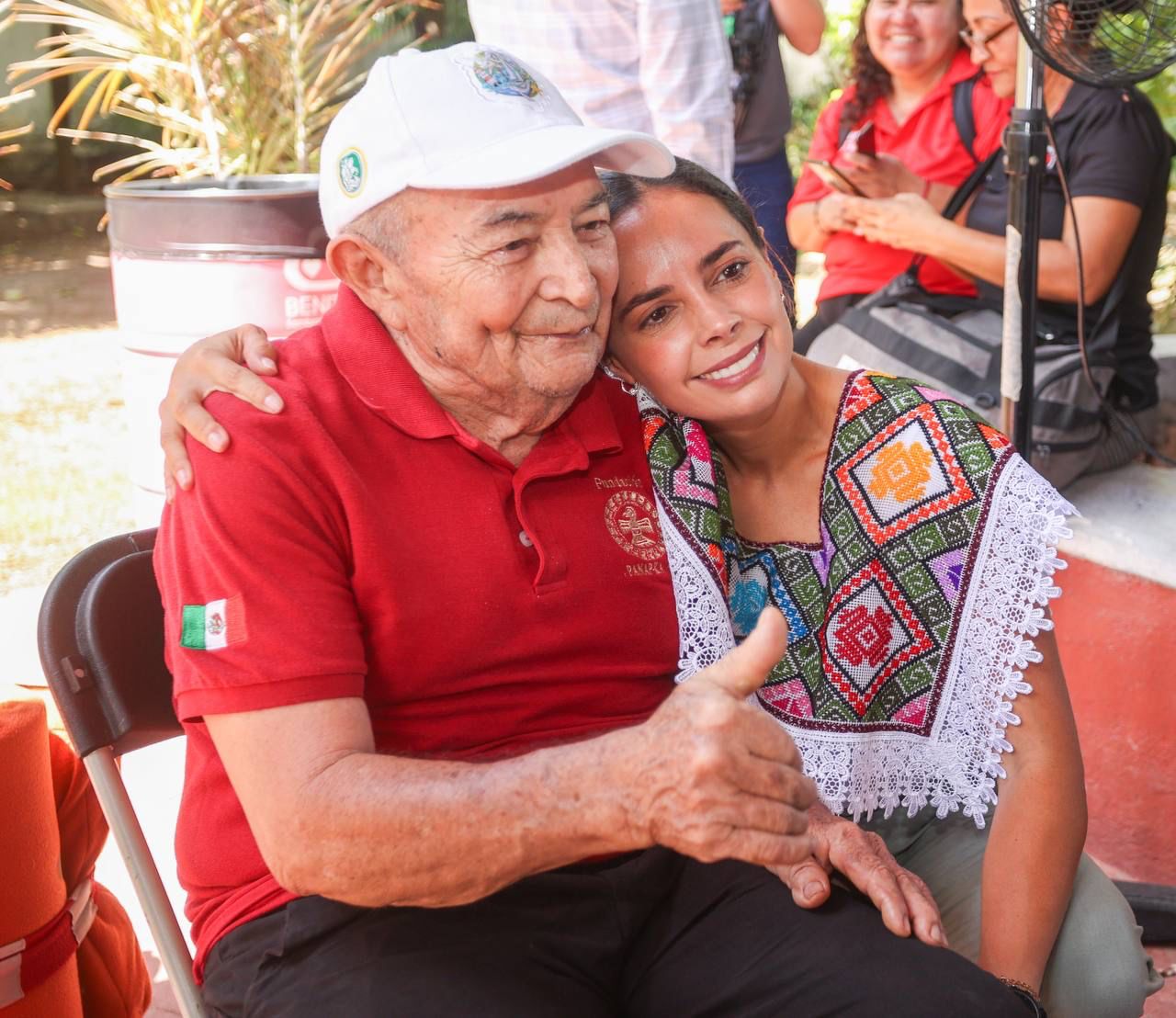 En Cancún, brindamos atención integral para nuestros adultos mayores: Ana Paty Peralta