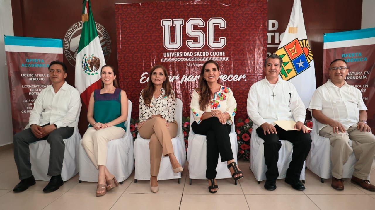 Atenea Gómez Ricalde inaugura la primera universidad de Isla Mujeres