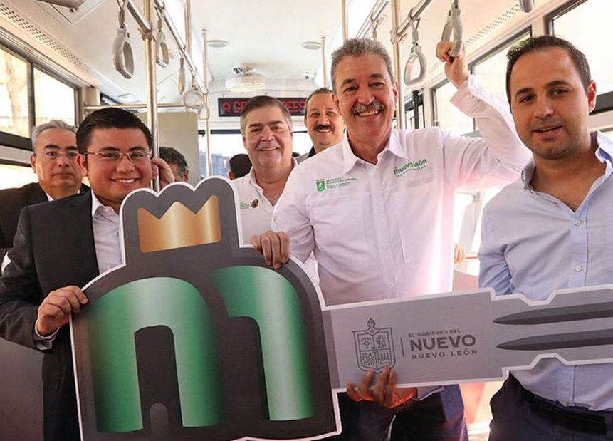 Entregan unidades de transporte en Nuevo León