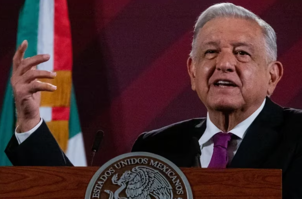 López Obrador reta a ministros de la SCJN a frenar distribución de libros de texto