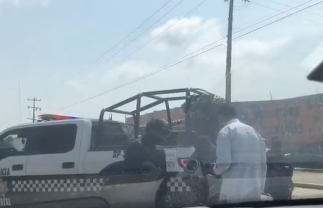 Policías de Veracruz encañonan a Manuel Velasco